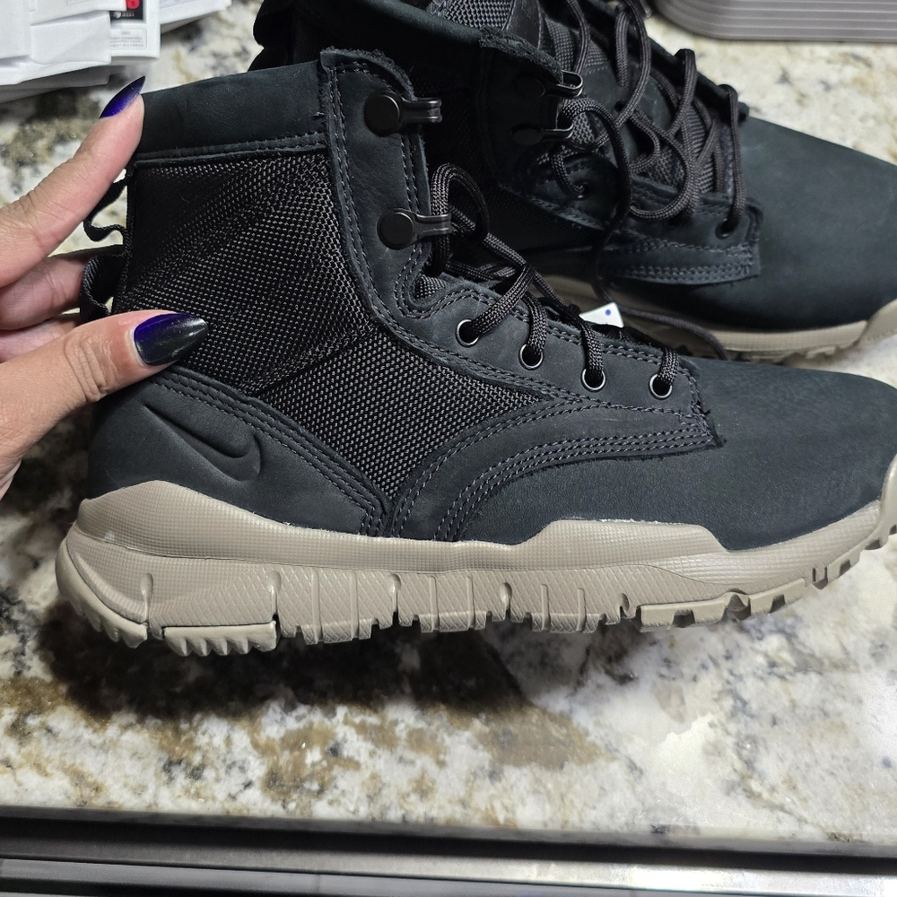 Nike SFB 6 Leather Dark Mushroom / Light Taupe Men's Boots Size 7M / 8.5W  NWT